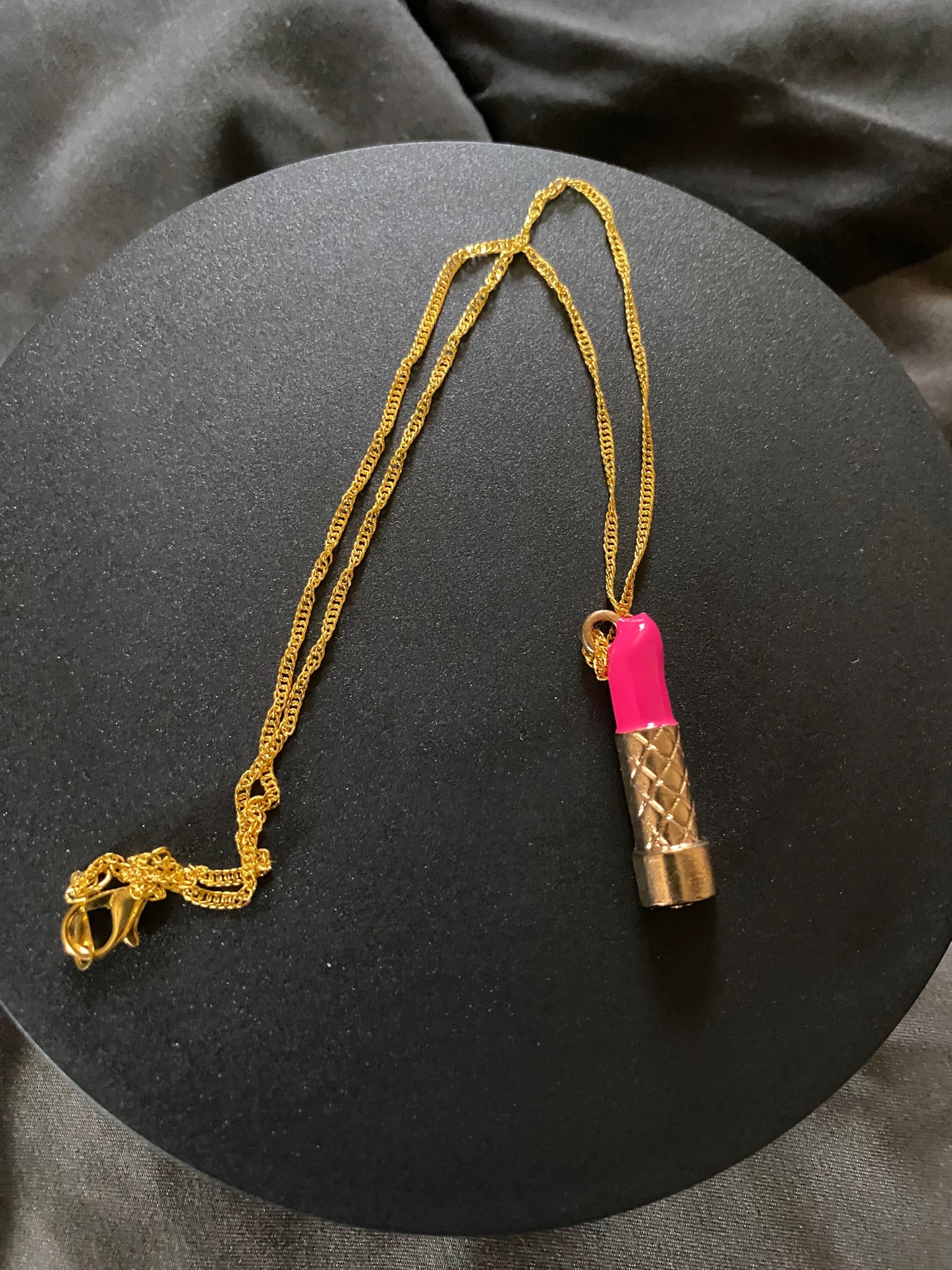 Gold Tone Necklace w/ Gold Tone Lipstick Charm